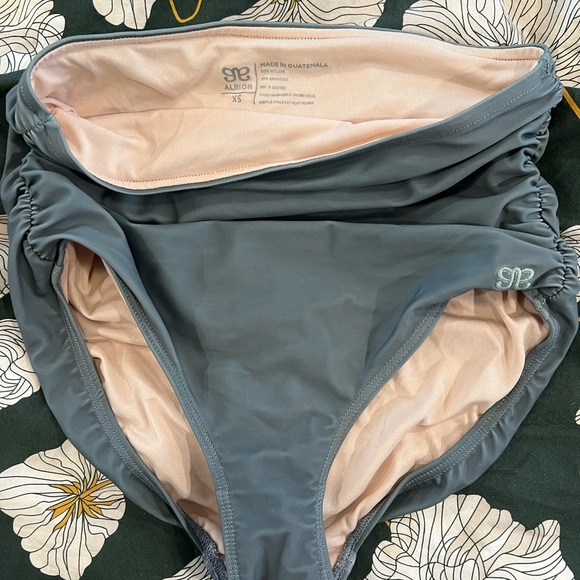 Albion Women's High-Waisted Bikini Bottom in sea salt - Picture 3 of 3